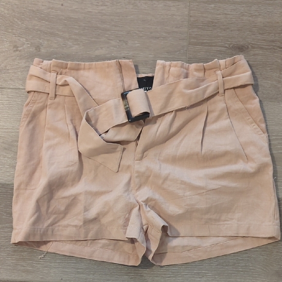 Blush PinkWomen's Shorts with Belt - Picture 1 of 3